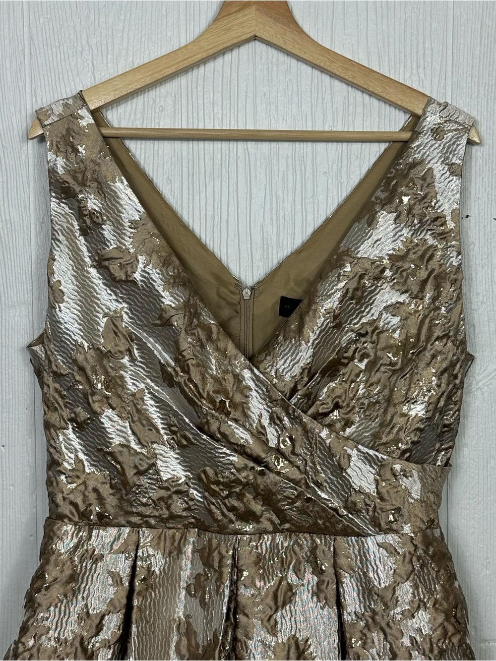 NWT Donna Karan Gold Brocade Sleeveless Wrap Ball Gown Frosted Beige 
Size 12 - Picture 4 of 16